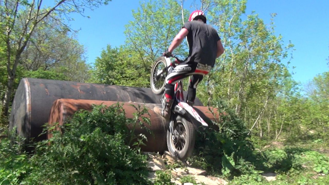 Wheelie turns, Endos, Double Logs & Double Oil drums with HD Slow motion down our local club