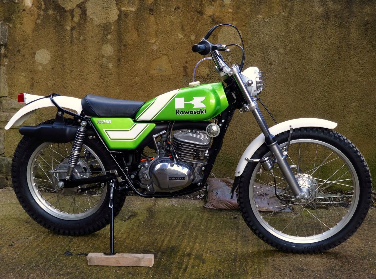 1976 Kawasaki KT250 A2
