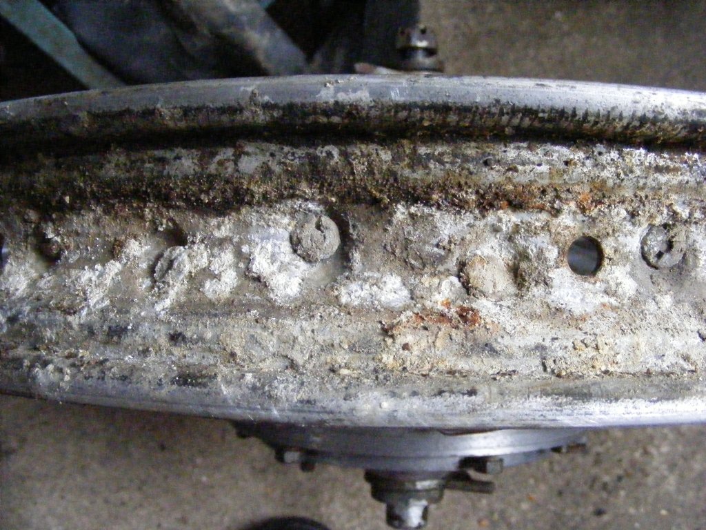 5bb1dd1f52cf4_Alpinar.wheel-rimcorrosion(3).thumb.jpg.6154c6f58d3883e75a0e28e564b6a9f7.jpg