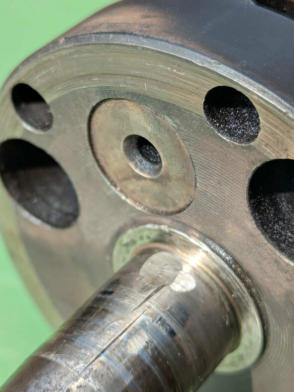 Crank pin ignition side.jpeg