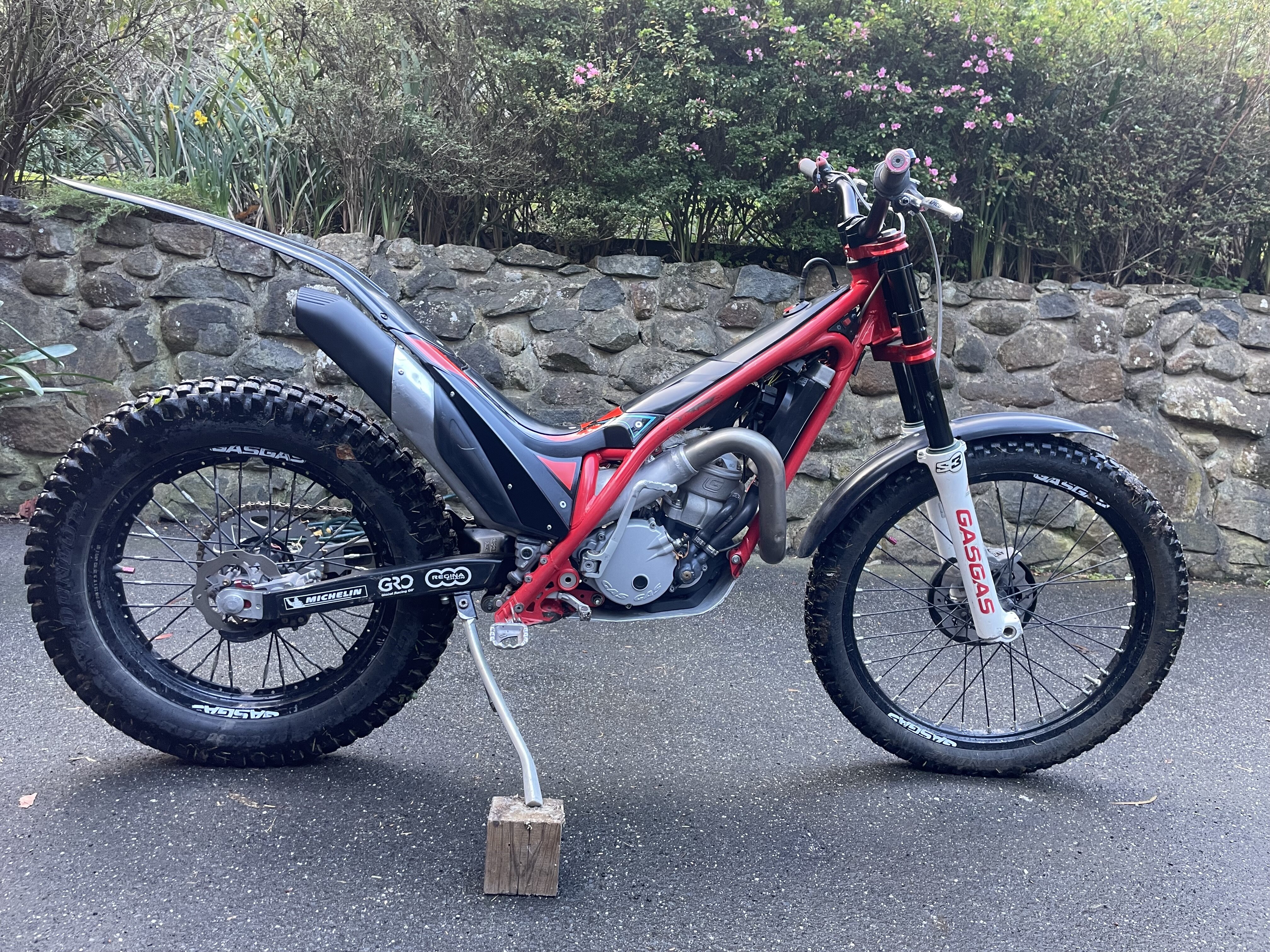 New (old) guy from Australia.