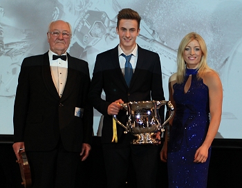 Jack Peace collecting the Pinhard Award